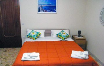 Ideale per famiglie, con due ambienti separati e spazio fino a 4 persone.